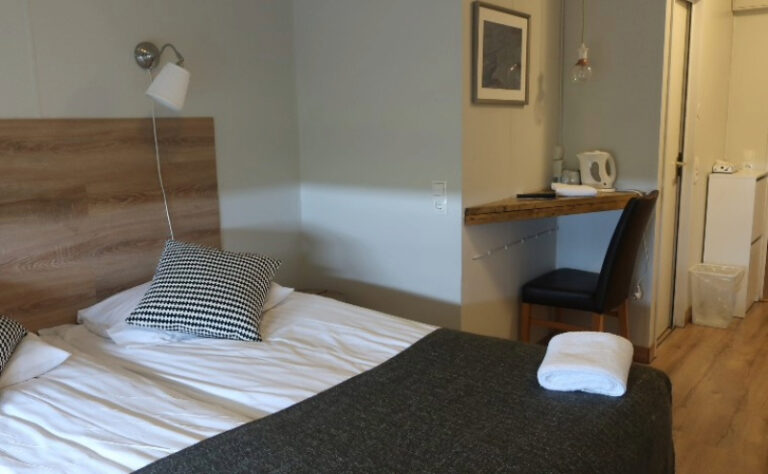 Hotel-Laki-Guest-Room-768x474