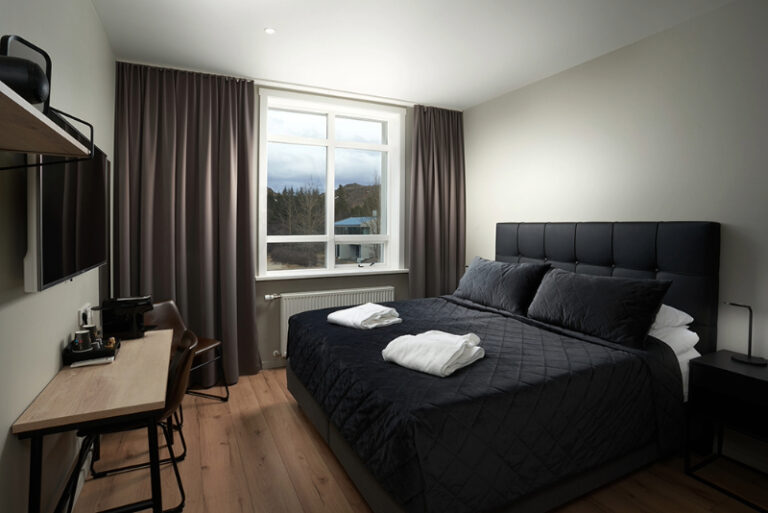 Hotel-Varmaland-Guest-Room-768x513