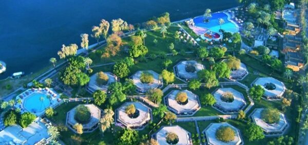 Jolie-Ville-Luxor-Hotel-Spa-Kings-Island-Exterior-600x284 (1)