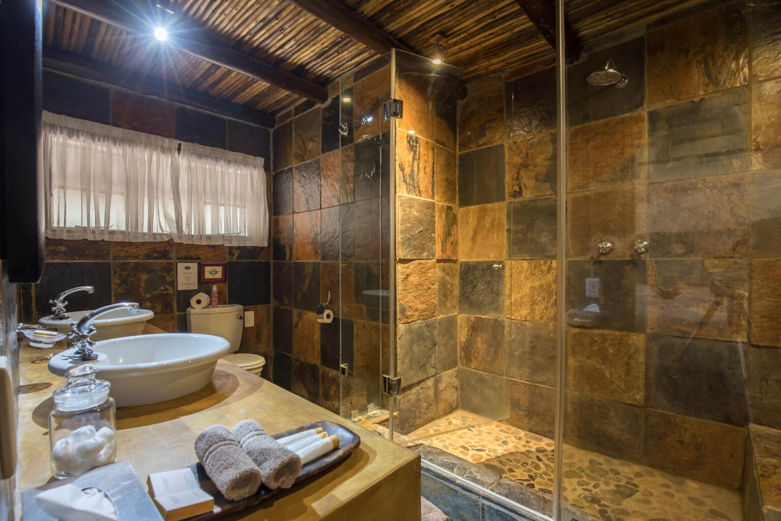 Shiduli-Private-Game-Lodge-Bathroom-1536x1024
